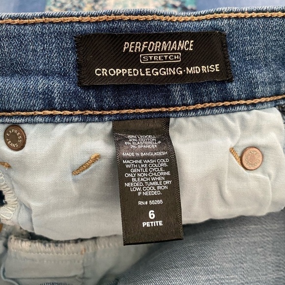 Express Women’s Size 6P Stretch Cropped Frayed Distressed Mid Rise Legging Jean - Picture 9 of 9